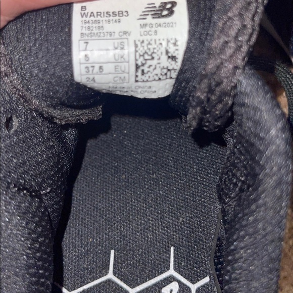 New Balance size 7 shoes - Picture 2 of 5